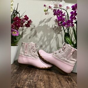 New (no box ) sperry big girls boots ( smoke free home)